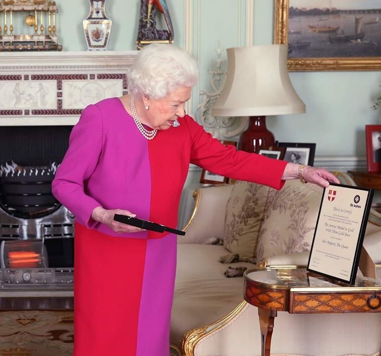 Regina Marii Britanii se retrage temporar din viața publică